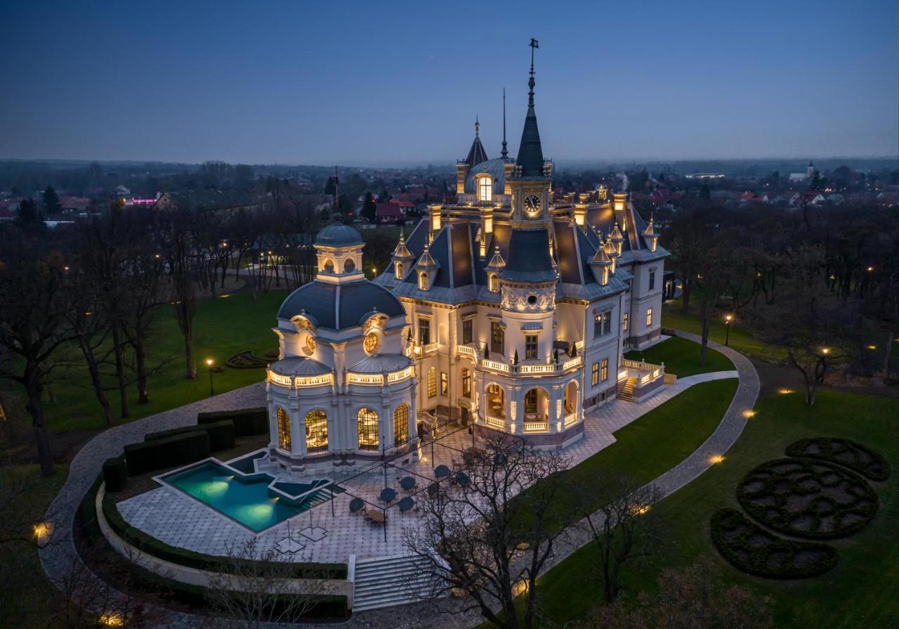 Botaniq Castle Of Tura - Small Luxury Hotels Of The World 외부 사진