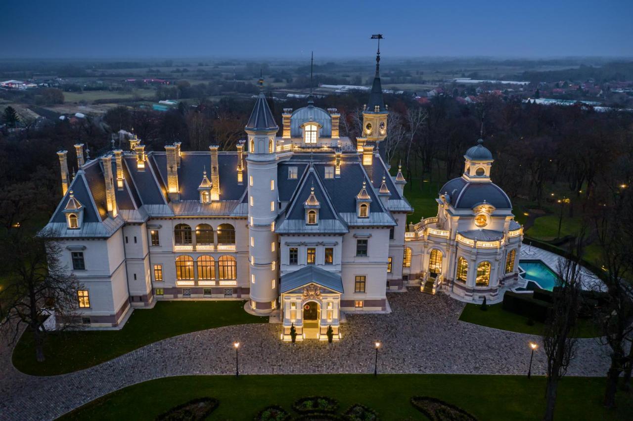 Botaniq Castle Of Tura - Small Luxury Hotels Of The World 외부 사진
